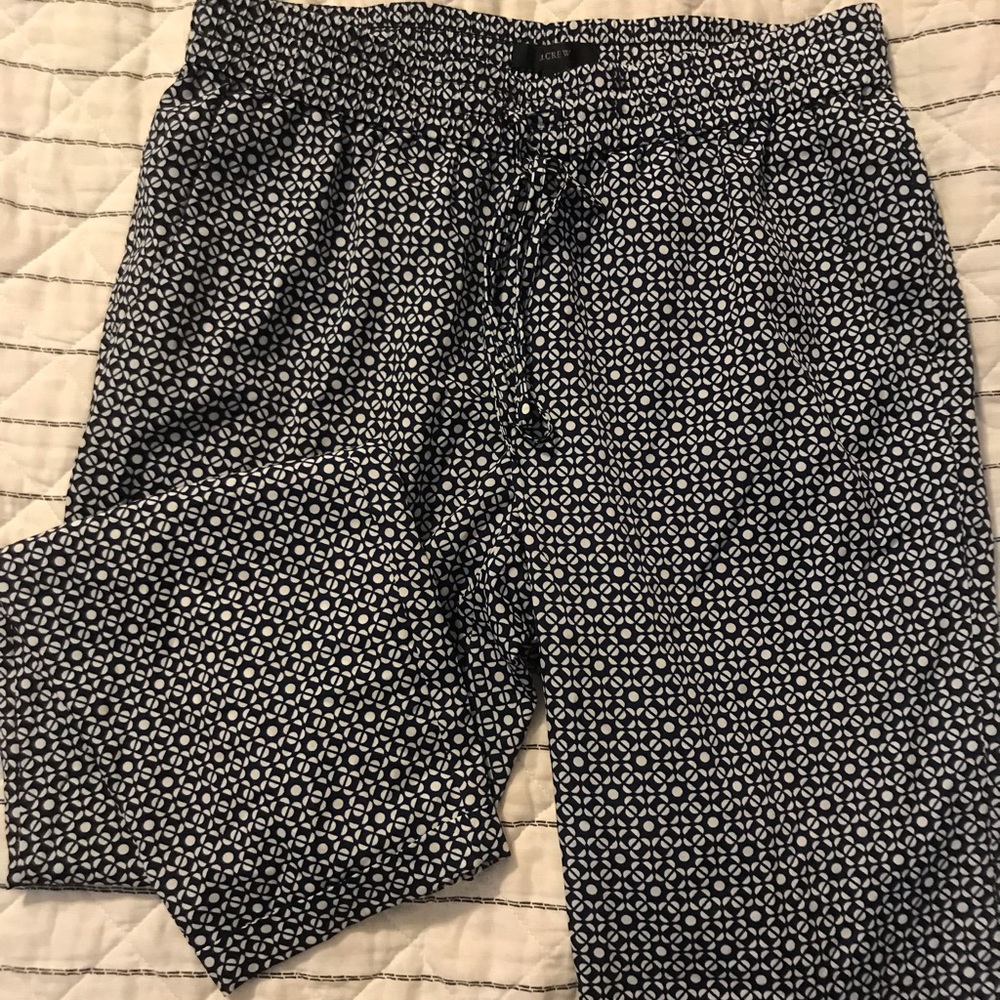 Light weight Capri w/ drawstring waist